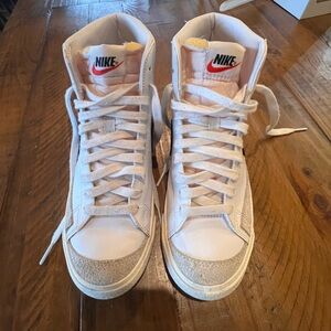 Used Women’s Nike Blazer Size 8